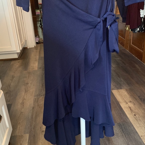 Trinhnology ruffle bottom wrap‎ dress. Worn once. - Picture 5 of 5
